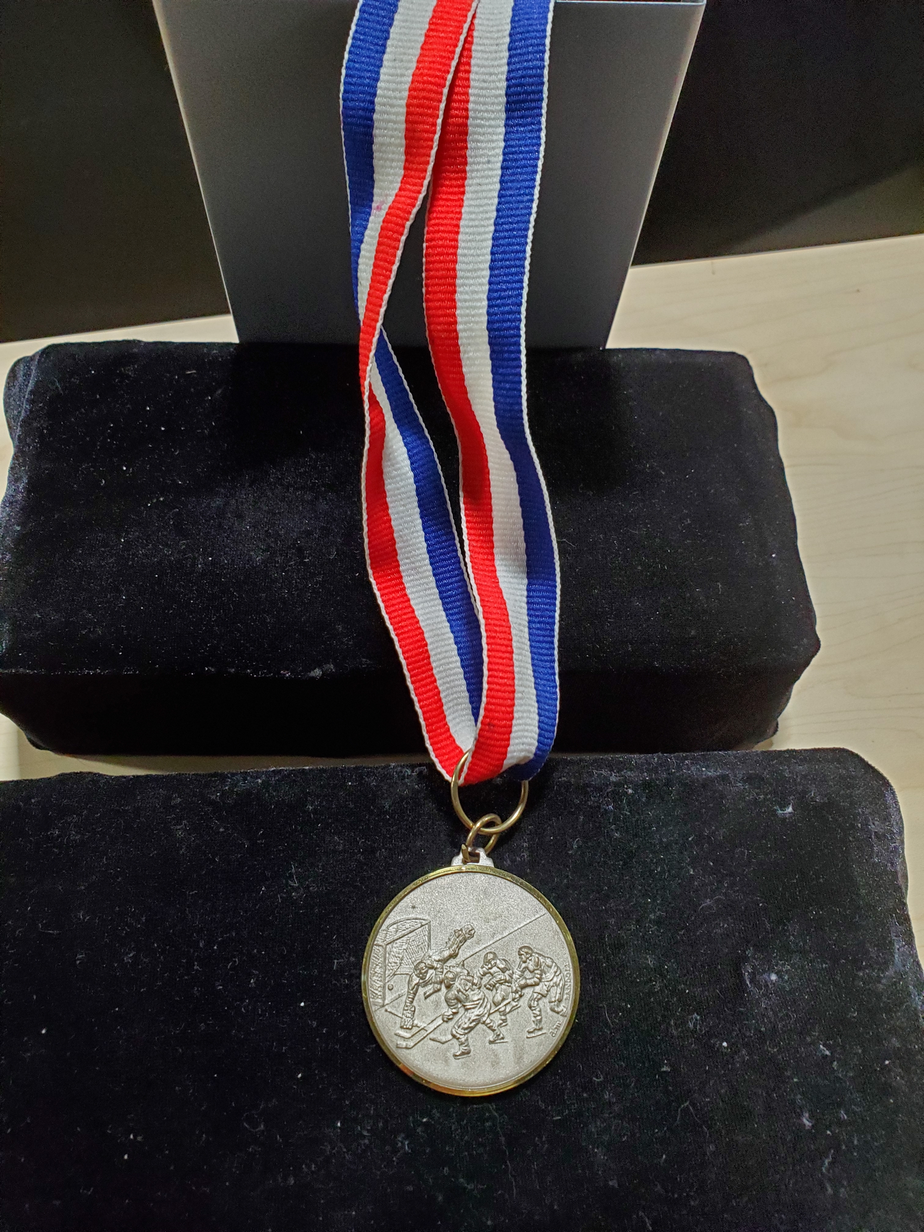 1988 Cobourg Cougars Reunion medallion w-lanyard