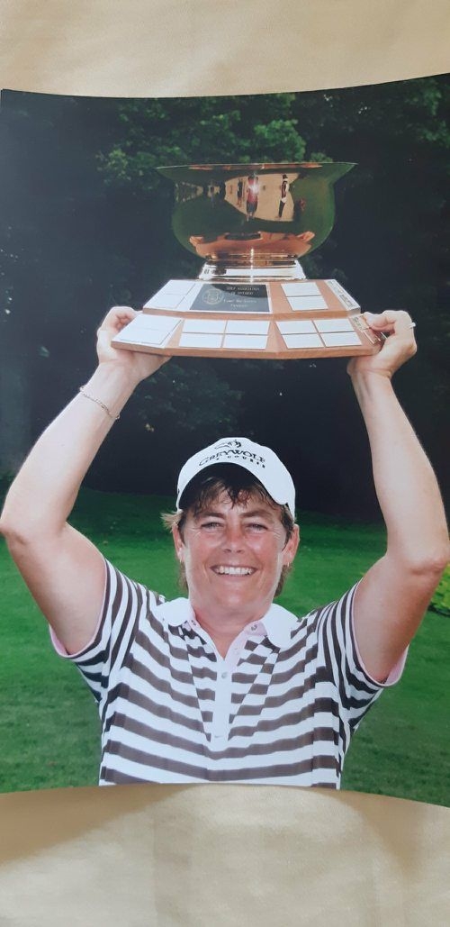 2009 M Matthews wins Ontario Mid-Am Golf Championship