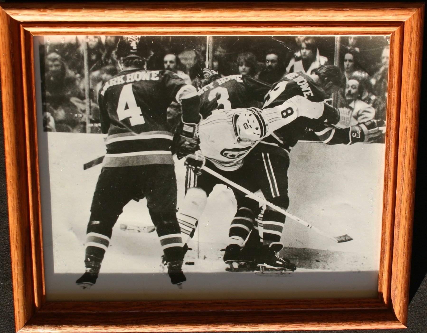 1974 Rod Zane checking Gordie Howe photo
