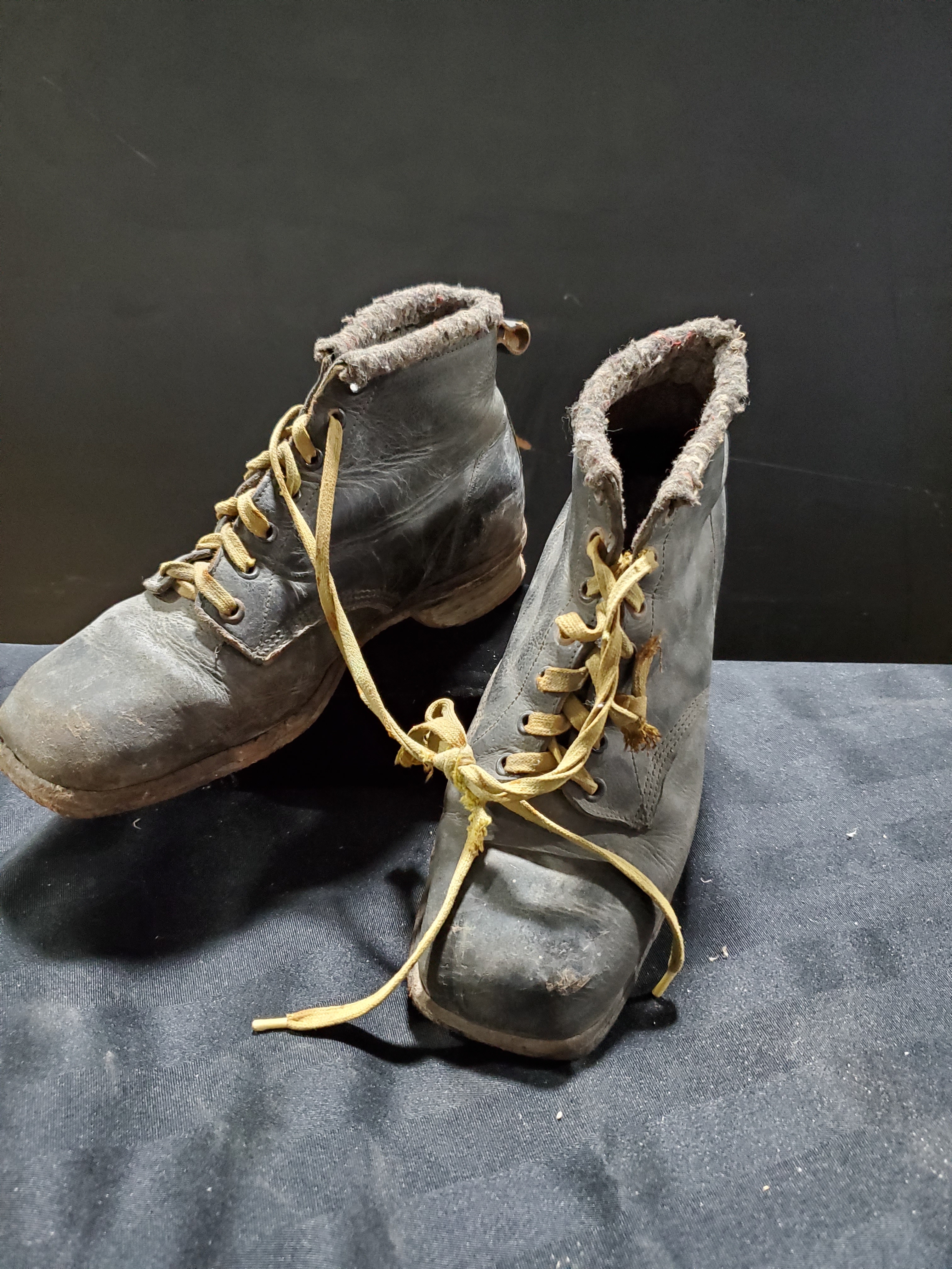 Cross country ski boots