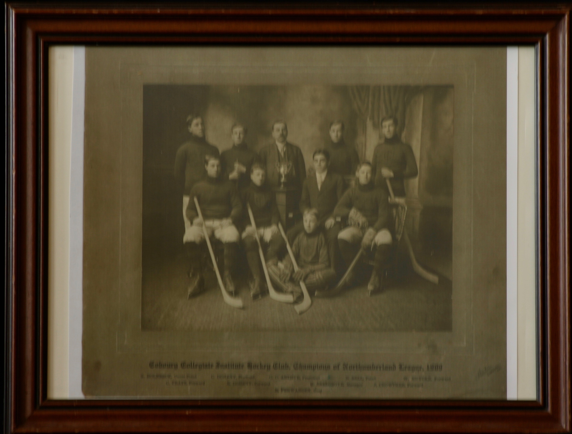 1909 Cobourg Collegiate Institute hockey photo