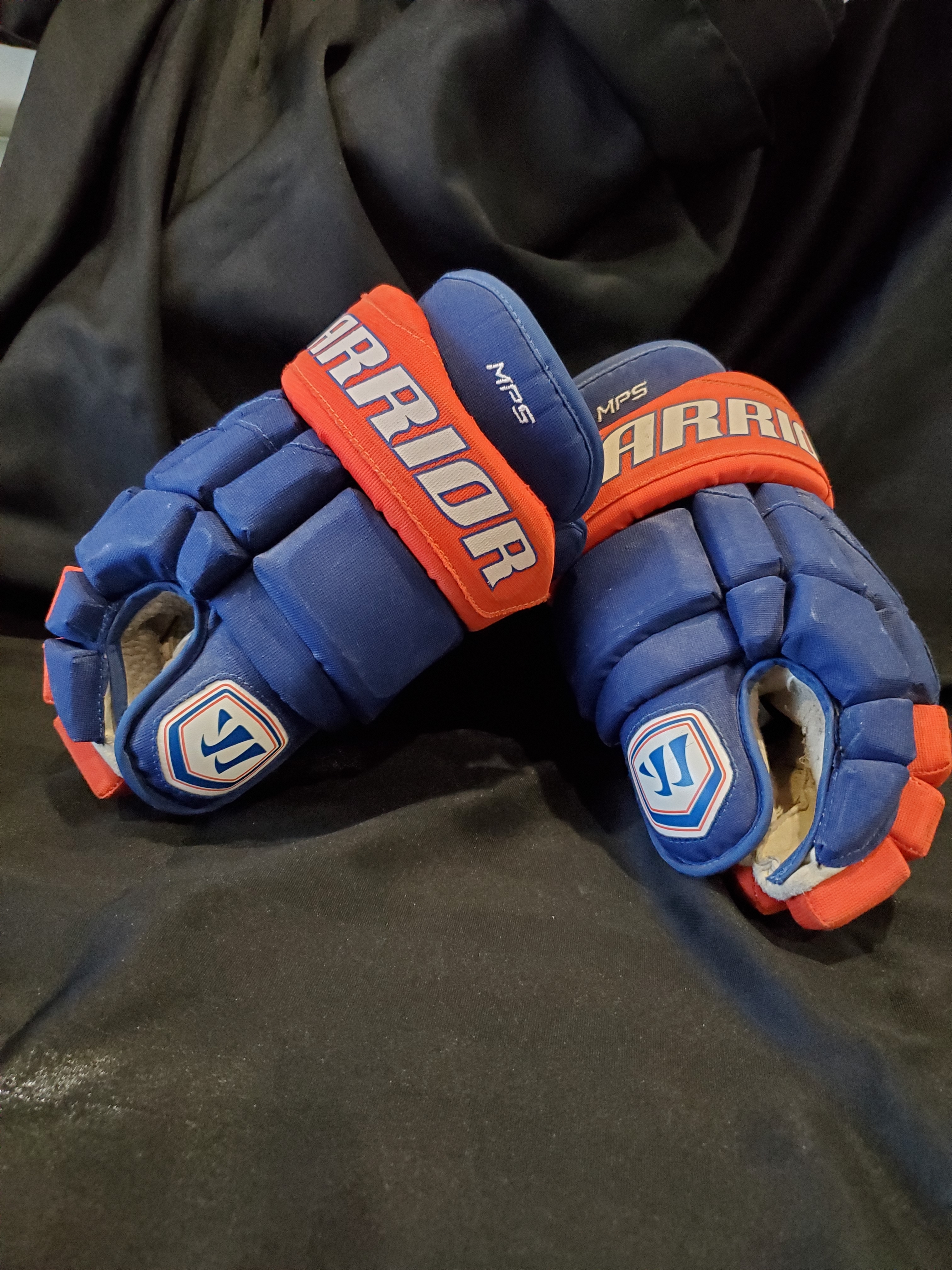 1990 Edmonton Oiler gloves worn by Steve Smith