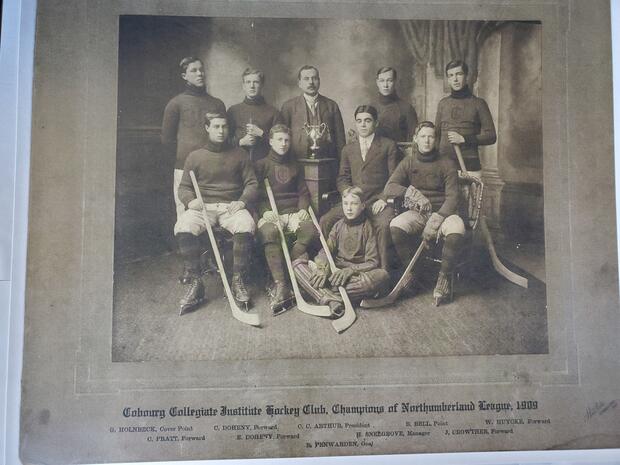 1909 Cobourg Collegiate Institute hockey team photo
