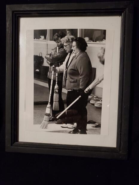 1970s 3 lady curlers photo Dalewood Curling Club