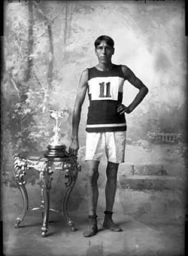 1909c Fred Simpson photo w-a trophy- wearing #11 shirt