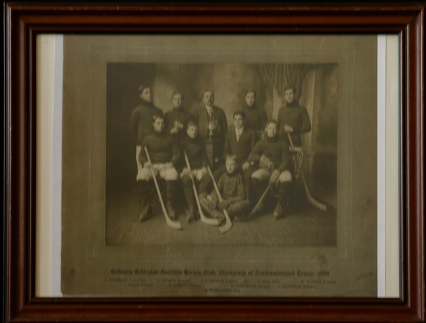 1909 Cobourg Collegiate Institute hockey photo