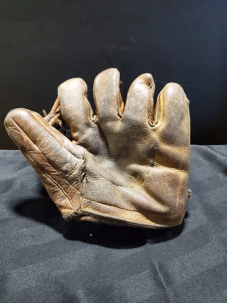 1950 leather ball glove
