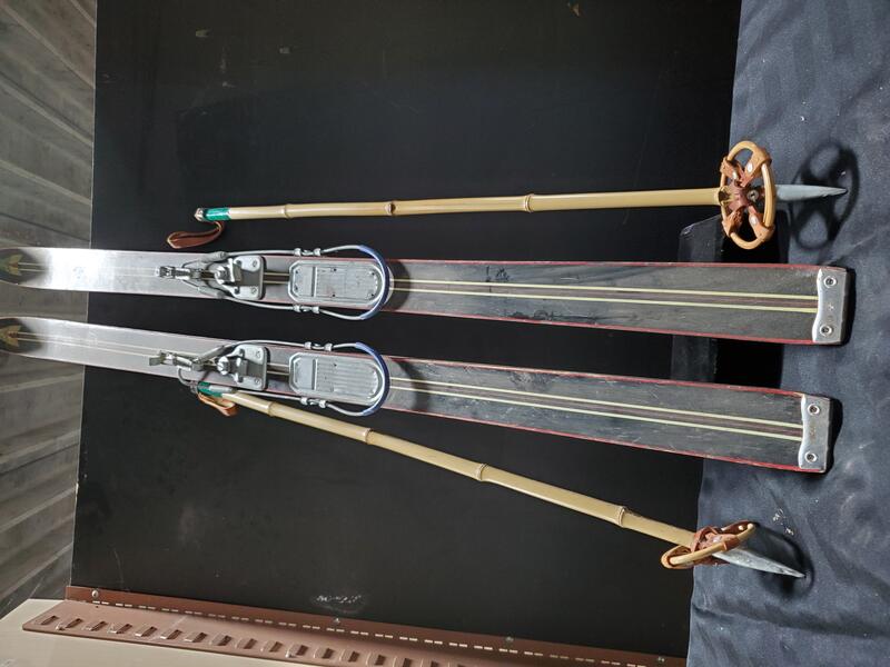 Crosscountry skis & poles Cobourg and District Sports Hall Of Fame