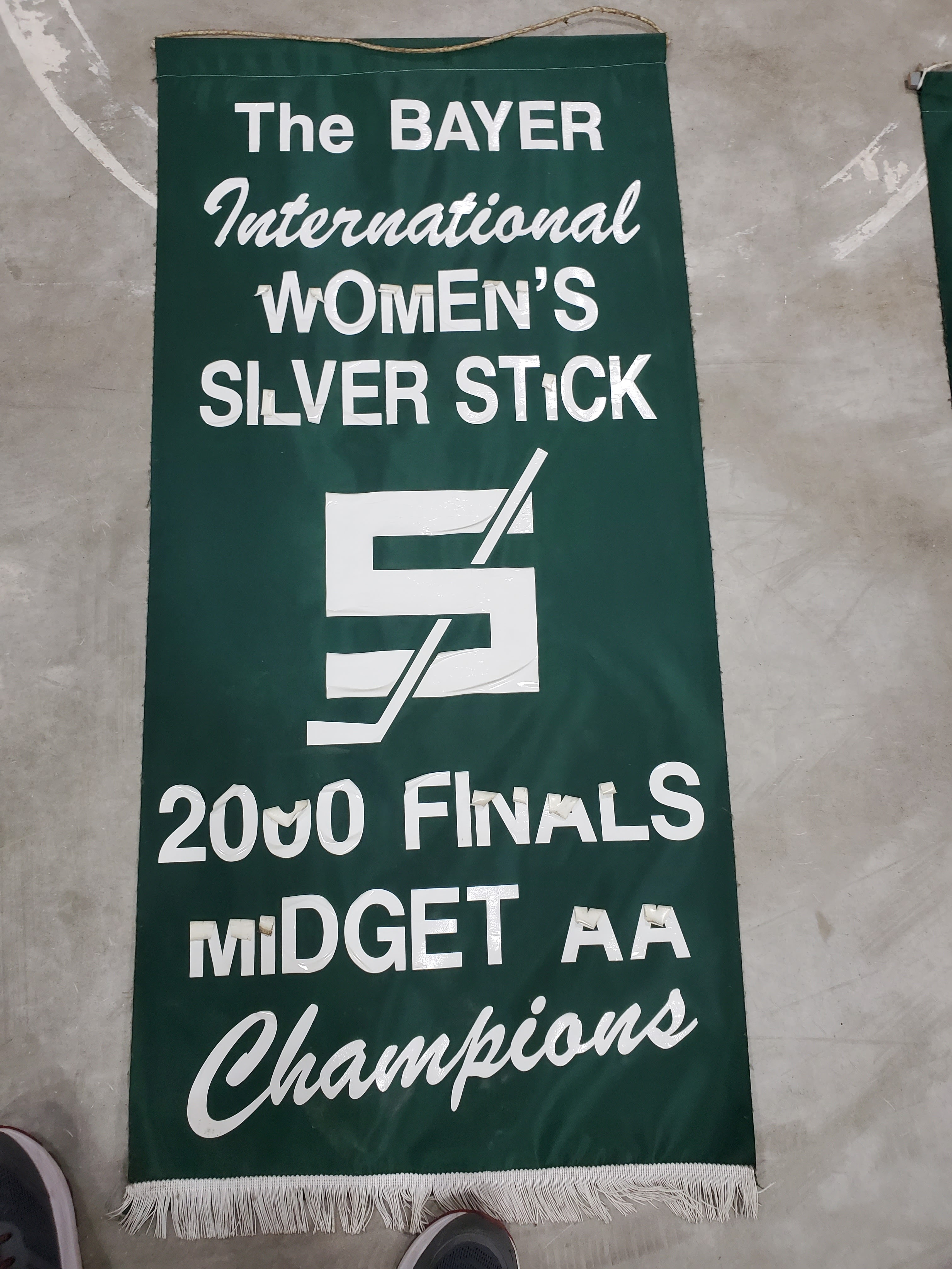 Banners-Silver Stick Women-01