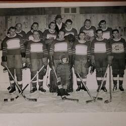 Neil Cane photo w-Cobourg Merchants hockey team