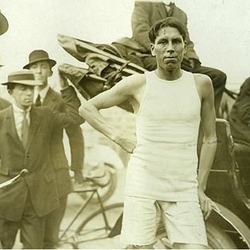 FS001-Fred Simpson after 1907 race