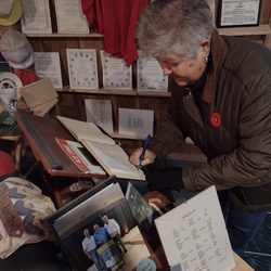 DW011-CDSHF Prez Liz B signing Guest Book