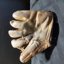 1950 leather ball glove