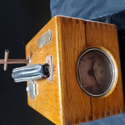 Time clock used for pigeon racing